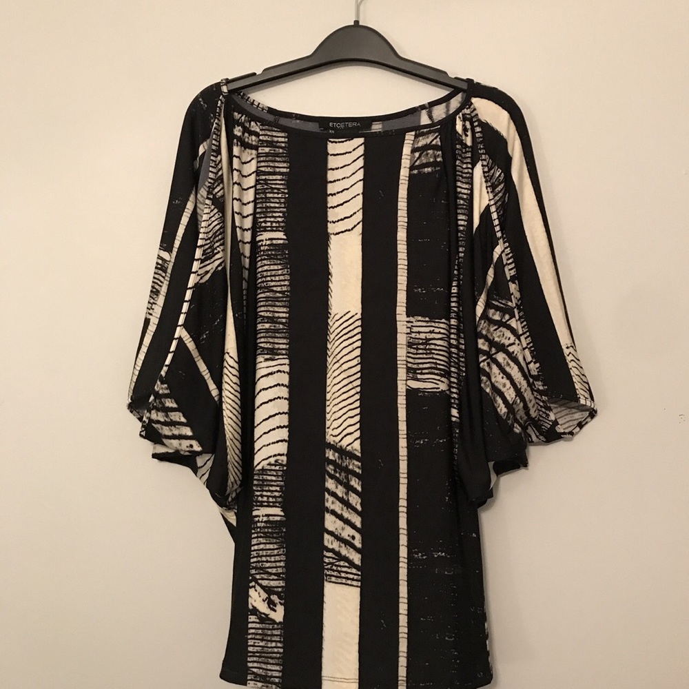 super cool black n white butterfly sleeve top